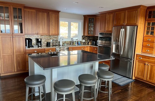 Stowe Area Ski Chalet | Stoweic Views - Luxury Dream Vacation Home
