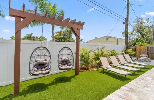 St. Petersburg - Clearwater House | StPeteBeachBungalow-SltPool/golf/gameroom-Slps 10