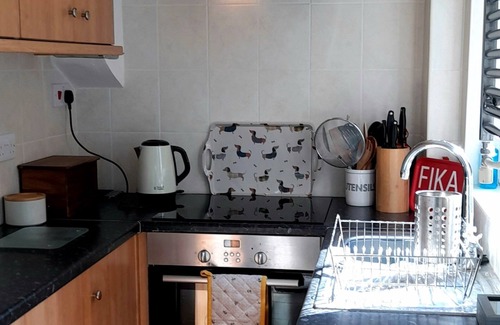 Sheringham Cottage | Strand Cottage - a cottage that sleeps 4 guests in 2 bedrooms