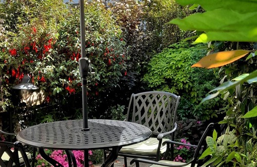 Sheringham Cottage | Strand Cottage - a cottage that sleeps 4 guests in 2 bedrooms