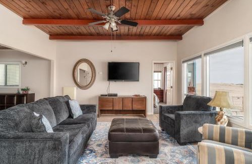 Oceano House | Stranded at the Beach