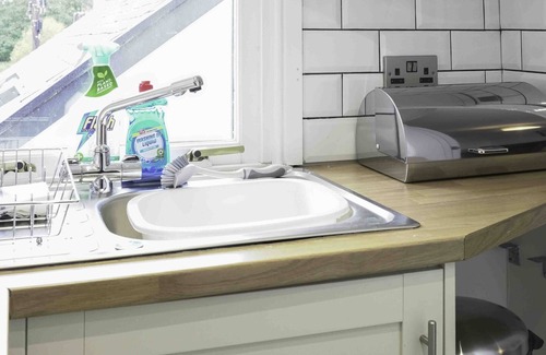 Strathaven Apartment | Strath Apartment Private Bathroom