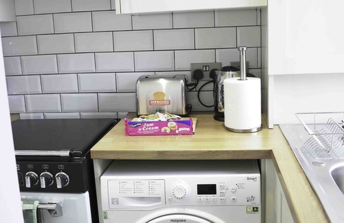 Strathaven Apartment | Strath Apartment Private Bathroom