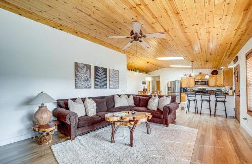 Strawberry House | Strawberry Hideaway in the Pines with Hot Tub!