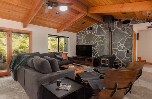 Oakhurst House | Stream House Oakhurst