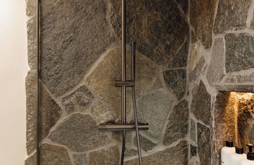Oakhurst House | Stream House Oakhurst