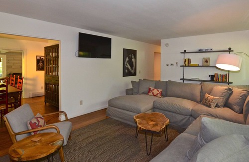Woodstock House | STREAMSIDE Walk To Town, Hot Tub, 4 Br 2.5 Bath, Game Room