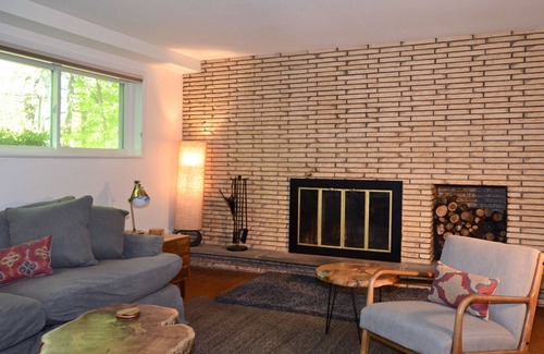 Woodstock House | STREAMSIDE Walk To Town, Hot Tub, 4 Br 2.5 Bath, Game Room