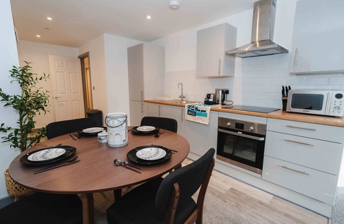 Hull Old Town Apartment | Street View Modern Apartment