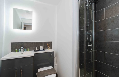 Hull Old Town Apartment | Street View Modern Apartment