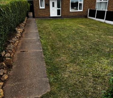 Bramcote House | Strelley house 4 , Perfect for business trip & Families holiday or working proffesionals-5 min from M1 J25 , 500MB Wi-Fi , Netflix , Fully equiped kitchen , Asda supermarket 5 min walk , Free Secure parking with CCTV ,available monthly deals