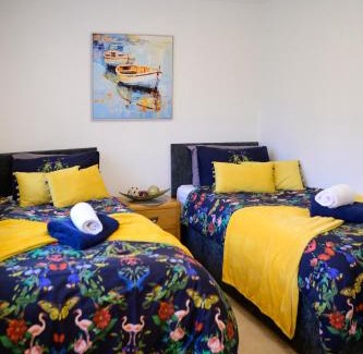 Bramcote House | Strelley house 4 , Perfect for business trip & Families holiday or working proffesionals-5 min from M1 J25 , 500MB Wi-Fi , Netflix , Fully equiped kitchen , Asda supermarket 5 min walk , Free Secure parking with CCTV ,available monthly deals