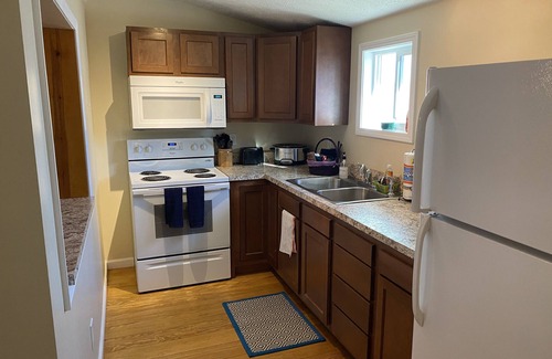 Geneva-on-the-Lake House | Strip Location | Pet Friendly | A/C | Wi-Fi & Cable | Fire Pit | Wine Country