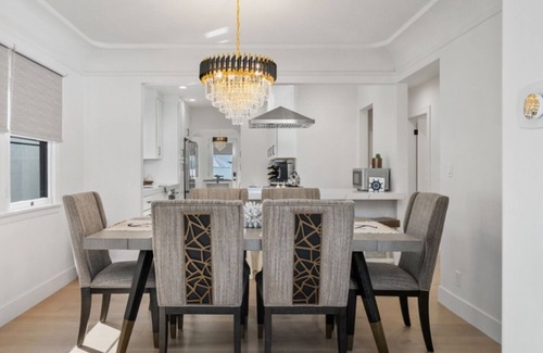 Belmont Shore House | Stroll To The Ocean and 2nd Street in Belmont Shores