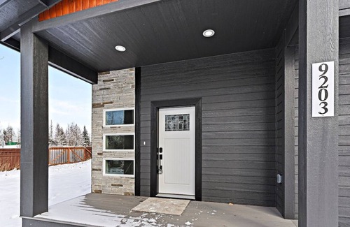 Mid-Hillside House | Strutz · Luxury Home minutes from Skiing with HOT TUB!