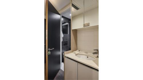 Queenstown Apartment | Student Only 3 Bed Private Flat with Shared Washroom Battersea