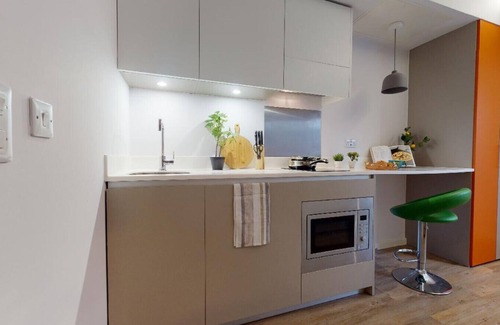 Runnymede Apartment | Student Only, Modern Studio with Kitchenette