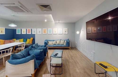 Runnymede Apartment | Student Only, Modern Studio with Kitchenette