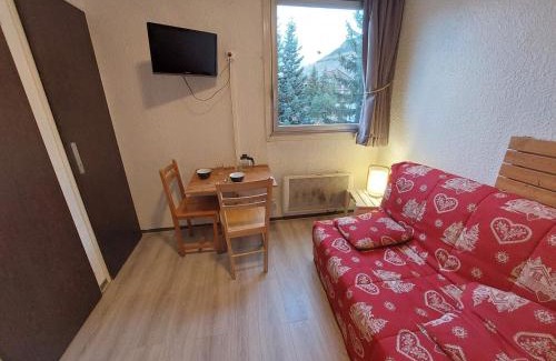 Les Deux Alpes Apartment | Studette cosy au pied des pistes, centre des Deux Alpes, pour 2 personnes - FR-1-516-91