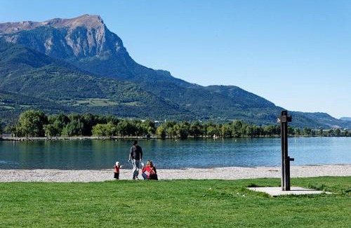 Embrun Apartment | Studio à 200 mètres la plage du Plan d'eau