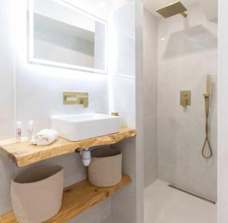 Cote d'Azur- French Riviera Apartment | Studio à 200m de la plage de Tahiti beach et à proximité du centre de St Tropez
