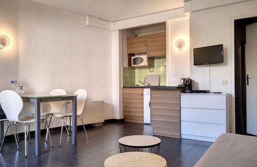 Juan-les-Pins Apartment | Studio 127 Bord de mer Résidence Graziella