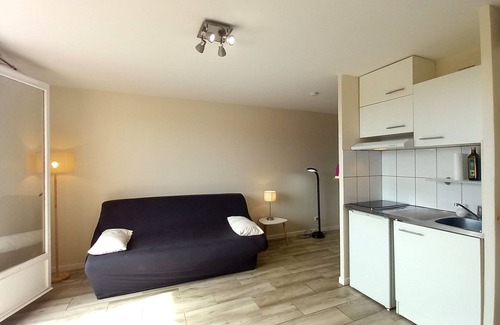 Les Bormettes Apartment | Studio 1500m beach, parking, ideal vacation for two