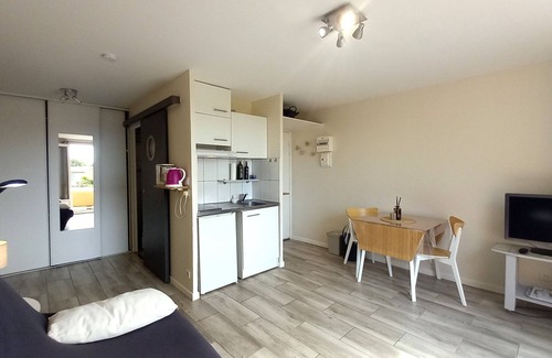 Les Bormettes Apartment | Studio 1500m beach, parking, ideal vacation for two