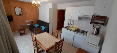Besse-et-Saint-Anastaise Apartment | Studio 23m² Les Hermines n°41