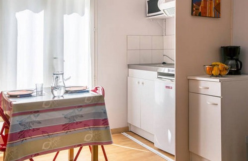 Saint-Cyprien Apartment | Studio 2 people near the beach in Saint-Cyprien wi-fi terrace ground floor