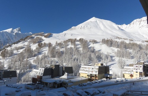 Allos Apartment | Studio 27m2+ Terrace 15 m2, south-facing, panoramic view, 250m from the slopes