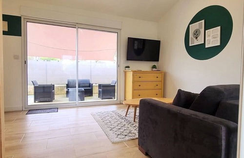 Labastide-Saint-Sernin Apartment | STUDIO 30 M2