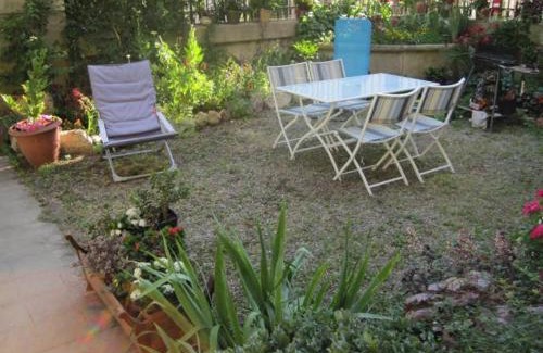 Beziers City Centre Apartment | Studio 30 m2 avec jardin dans maison de maître