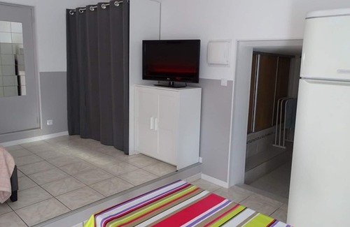 Six-Fours-les-Plages Apartment | Studio 30 M2 in RDJ of villa in 1200 m beaches ideal for 2 people
