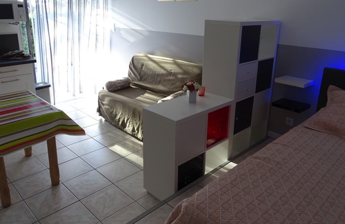 Six-Fours-les-Plages Apartment | Studio 30 M2 in RDJ of villa in 1200 m beaches ideal for 2 people