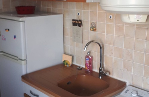 Le Brusc Apartment | Studio 30m2 (4personnes max), beach and port within walking distance