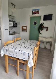 Saint-Jean-de-Monts Apartment | Studio 30m plage - Marina 5 - 31 allée des pinons - 1-1