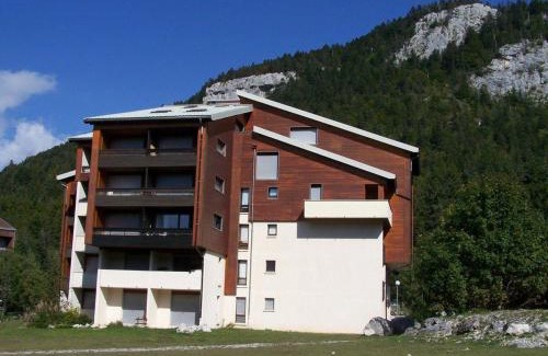 Correncon-en-Vercors Apartment | Studio 30m² pied des pistes à Corrençon, balcon, accès golf et randonnées, calme assuré - FR-1-515-92