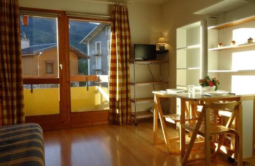 Bourg-Saint-Maurice Apartment | Studio 4 pers avec balcon à Bourg Saint Maurice, proche centre et commerces - animaux acceptés - FR-1-411-110
