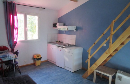 Saint-Cyprien Apartment | Studio 4 pers. in St-Cyprien between village and beaches on coteradieuse site Wifi