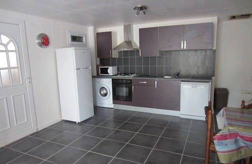 Saint-Cyprien Apartment | Studio 4 pers. in St-Cyprien between village and beaches on coteradieuse site Wifi