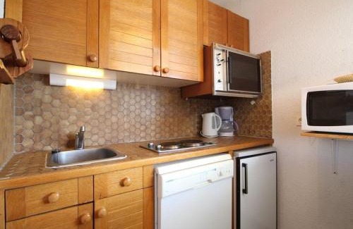 Les Carroz-d'Araches Apartment | Studio 4 pers. proche pistes et commerces, balcon, parking - FR-1-572-131