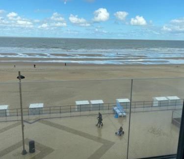 Middelkerke Apartment | Studio 405 op zeedijk met frontaal zeezicht 4de verdiep