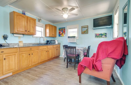Shoreline Park Apartment | Studio ~ 5 Mi to Waveland Beach & Pier!