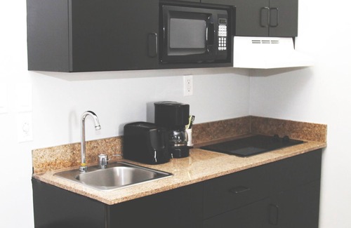 Oildale Hotel | Studio 6 Bakersfield, CA