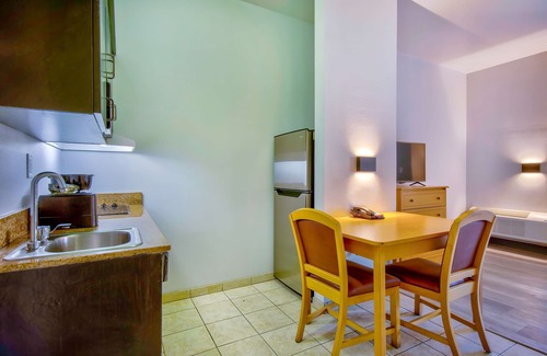 Oildale Hotel | Studio 6 Bakersfield, CA