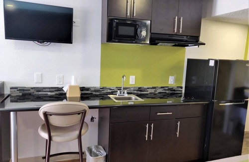 Raisin Hotel | Studio 6 Fresno, CA - Extended Stay