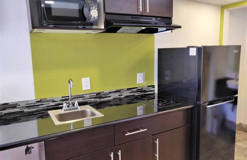 Raisin Hotel | Studio 6 Fresno, CA - Extended Stay