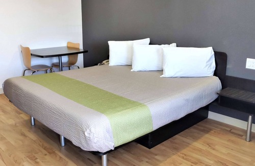 Raisin Hotel | Studio 6 Fresno, CA - Extended Stay