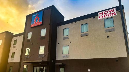 Giddings Hotel | Studio 6 Giddings